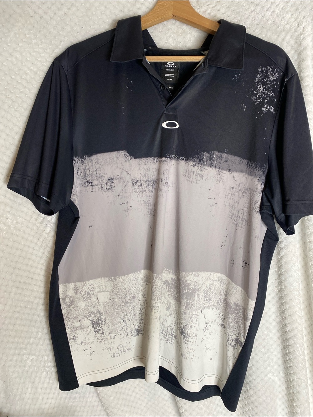 Oakley Men’s Black and Gray Abstract Fade Graphic Polo Shirt